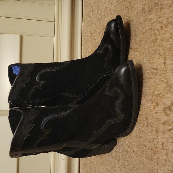 "Reba" Boot Shoes Suede and Leather Size 6 1/2 Worn Twice ! Cute 🥰 ! Black - Picture 2 of 6